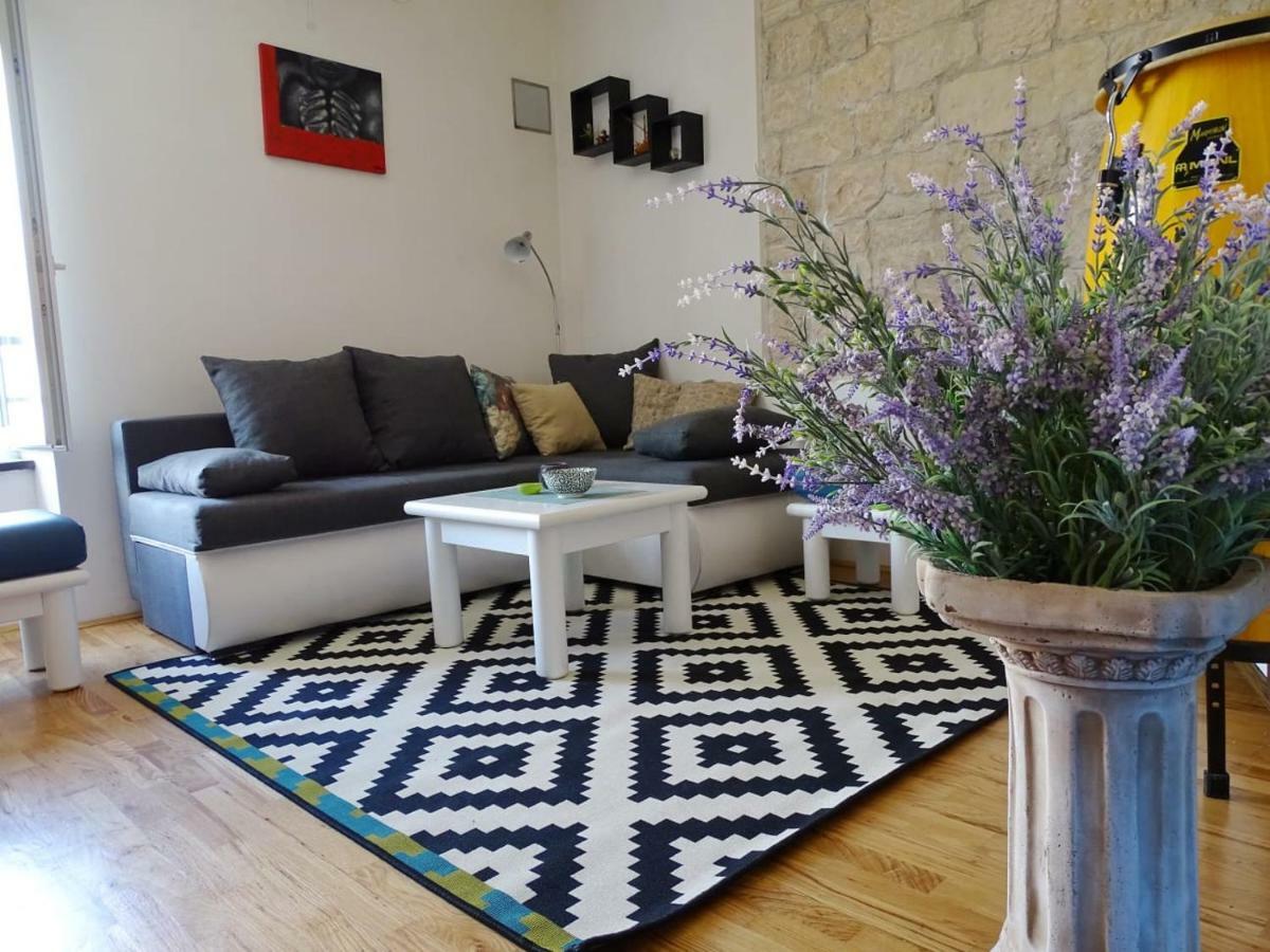 Apartment Naita Sinj Exterior foto